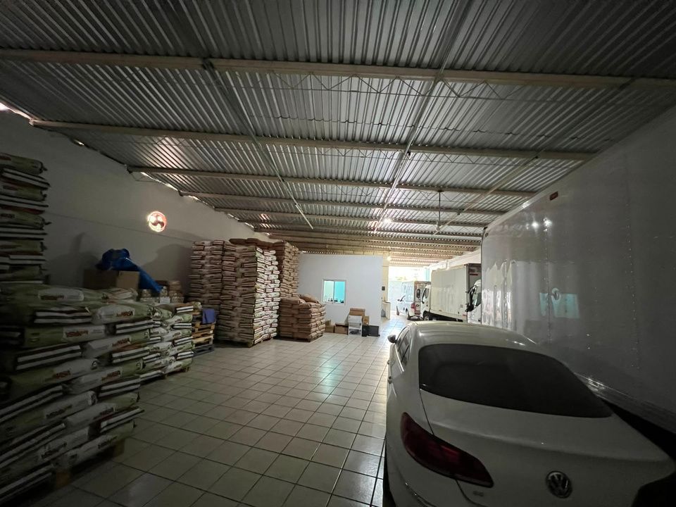 Almacén de CEDIS Xalapa con costales de materia prima apilados